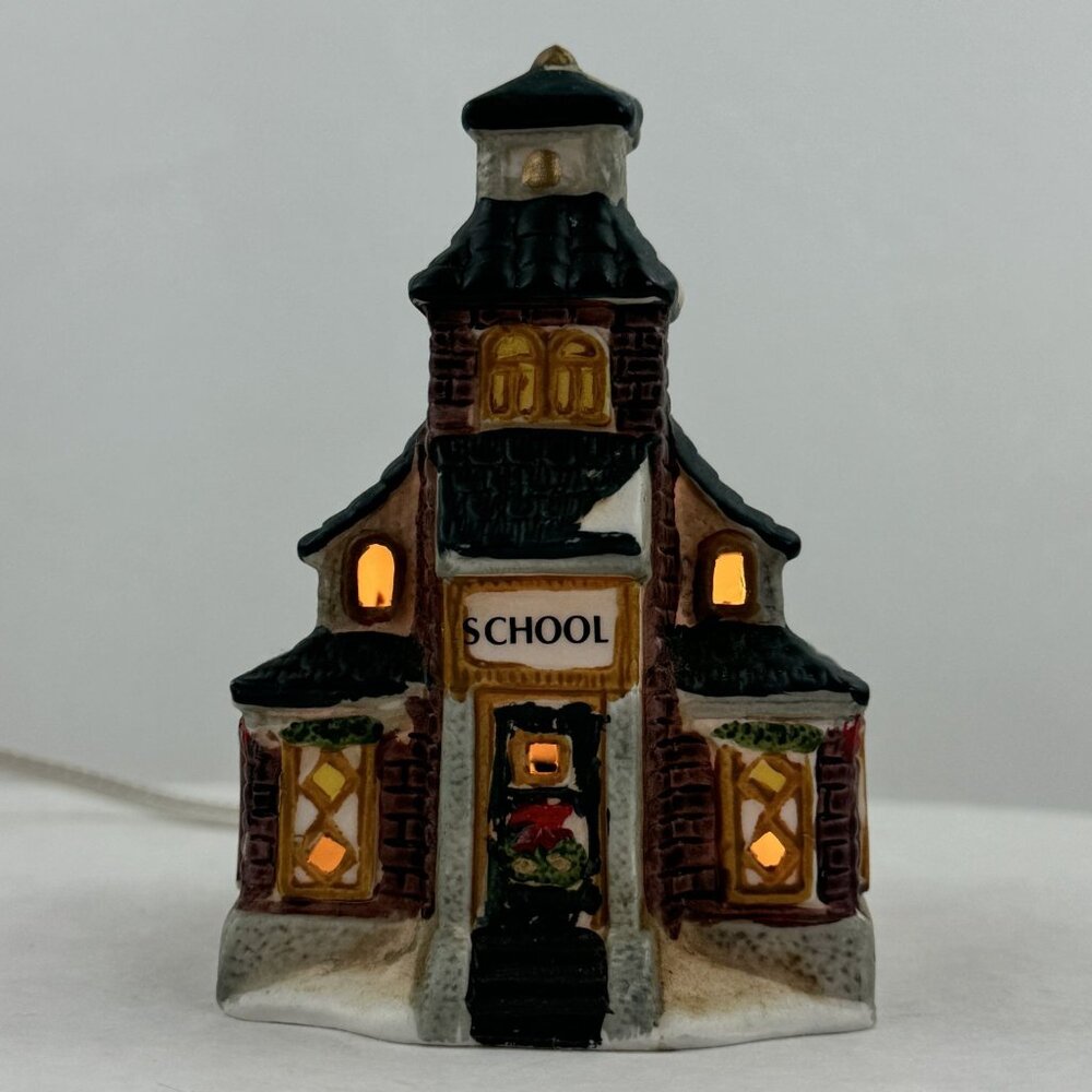 Vintage Ceramic Light-Up Christmas Village Schoolhouse Wreath Snow Small 4.5"